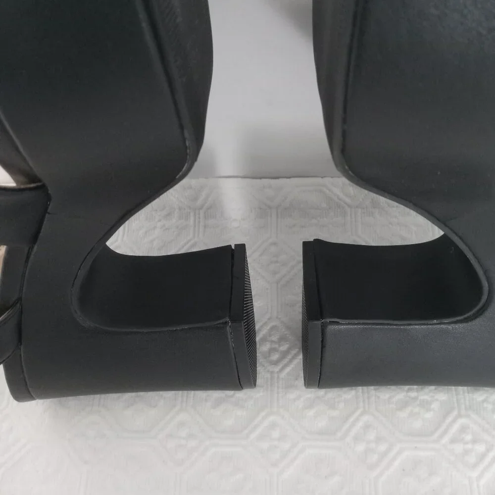 DV by DOLCE VITA Maggie Black Crisscross Platform Chunky Heel Sandal Womens 10
